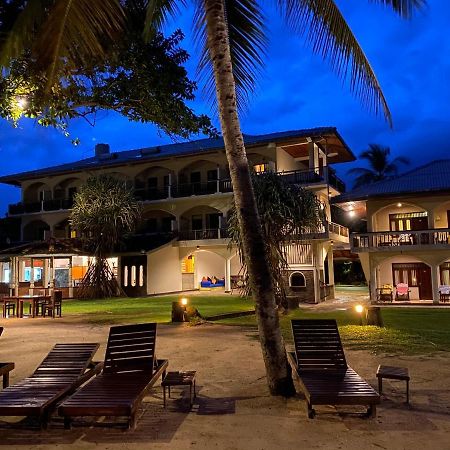 Sri Gemunu Beach Resort Unawatuna Bagian luar foto