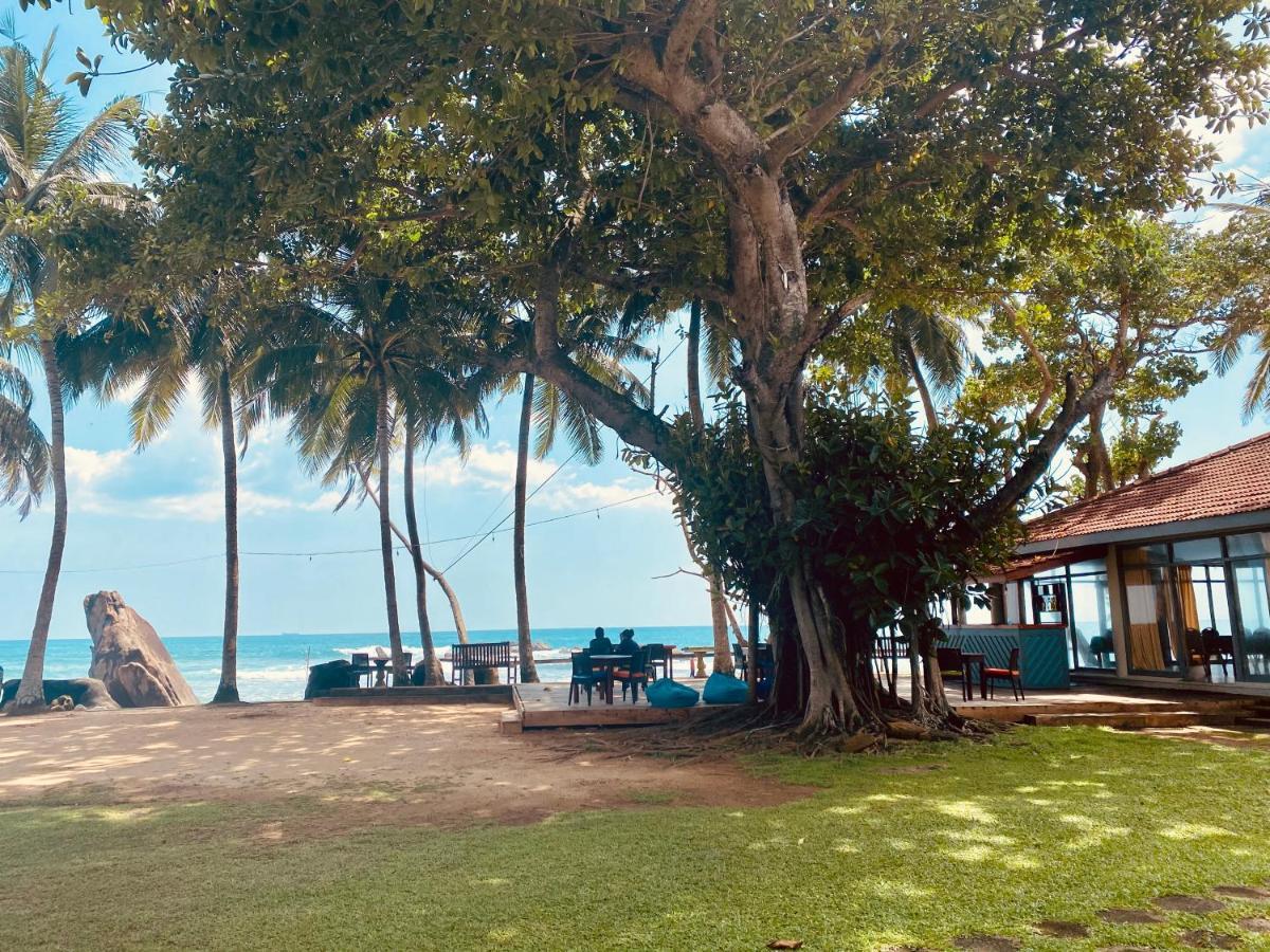 Sri Gemunu Beach Resort Unawatuna Bagian luar foto