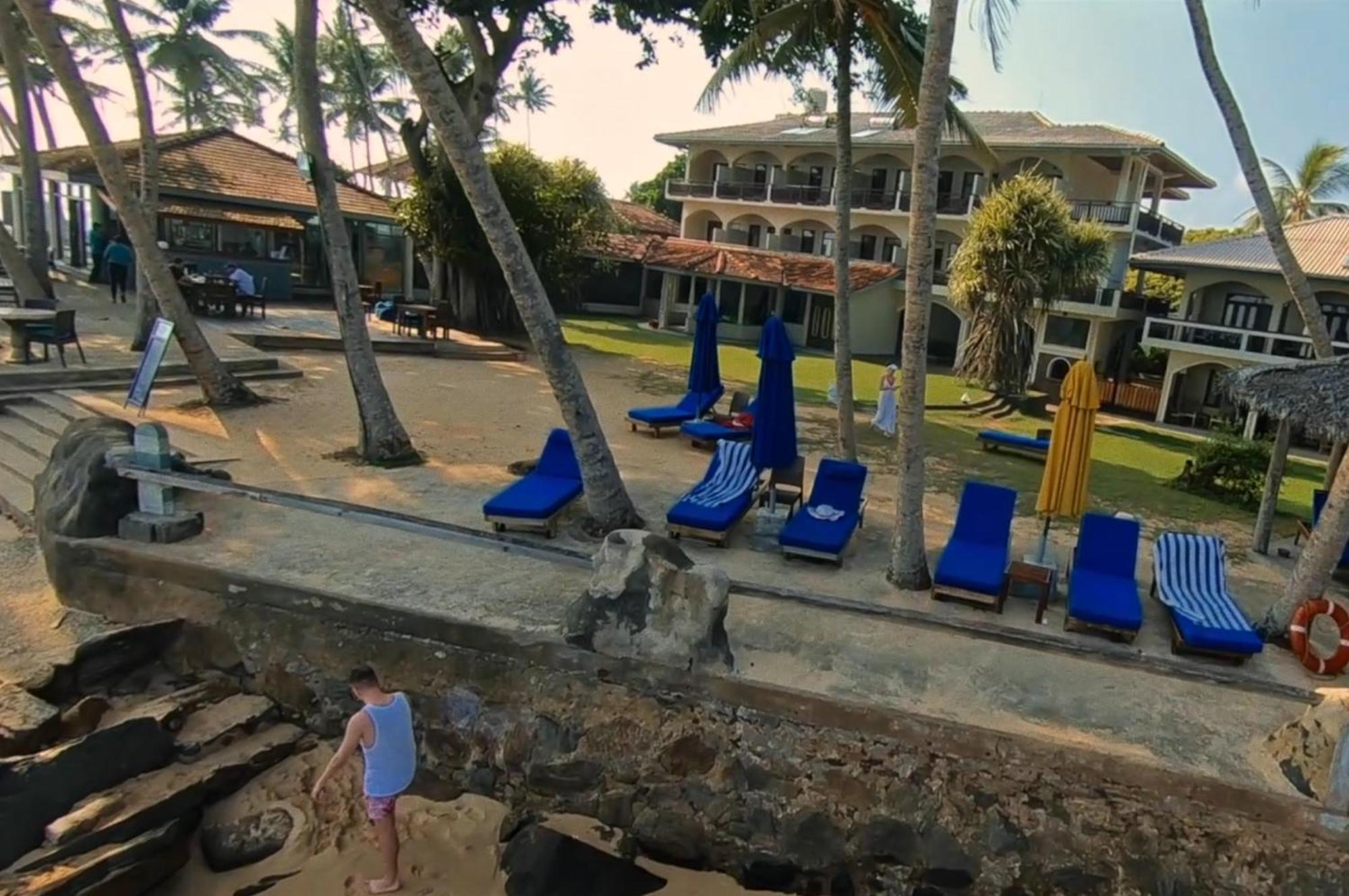 Sri Gemunu Beach Resort Unawatuna Bagian luar foto