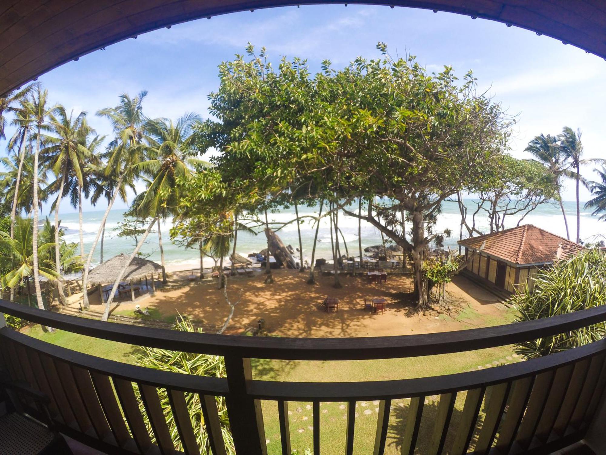 Sri Gemunu Beach Resort Unawatuna Ruang foto