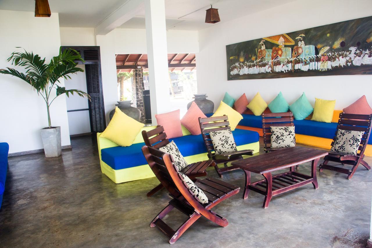 Sri Gemunu Beach Resort Unawatuna Bagian luar foto