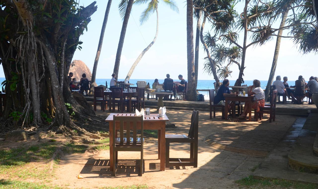 Sri Gemunu Beach Resort Unawatuna Bagian luar foto